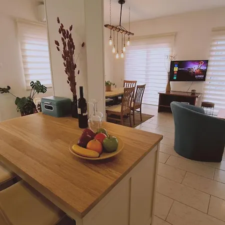 דירה Naturaleza Penthouse לימסול